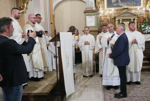 Papszentelés a Szombathelyi Székesegyházban és Újmisék Sárváron