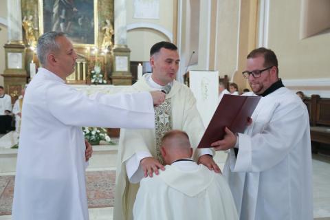 Papszentelés a Szombathelyi Székesegyházban és Újmisék Sárváron